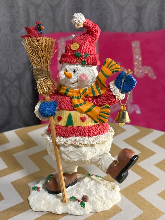 Other - Vintage Resin Snowman with Cardinal and Bell - Classic Christmas Collection